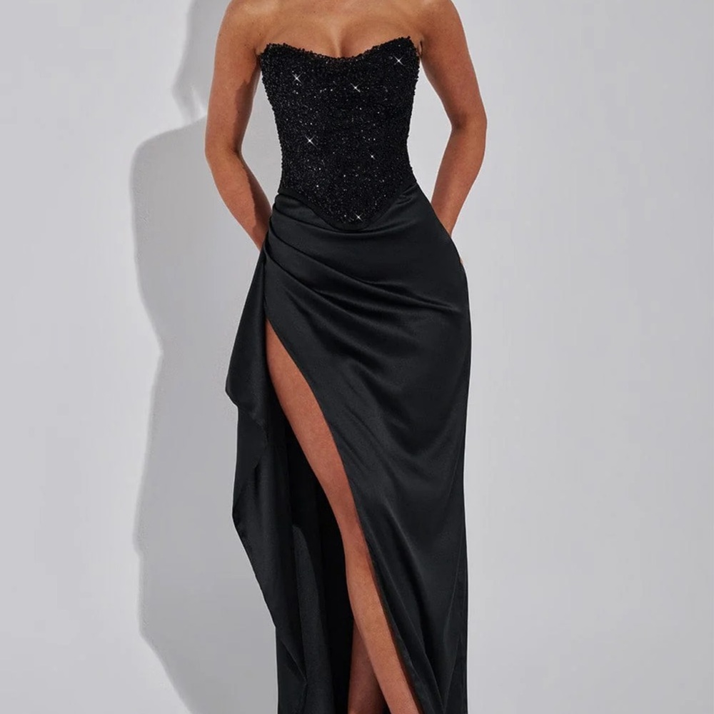 Elegant Strapless Black Evening Dress